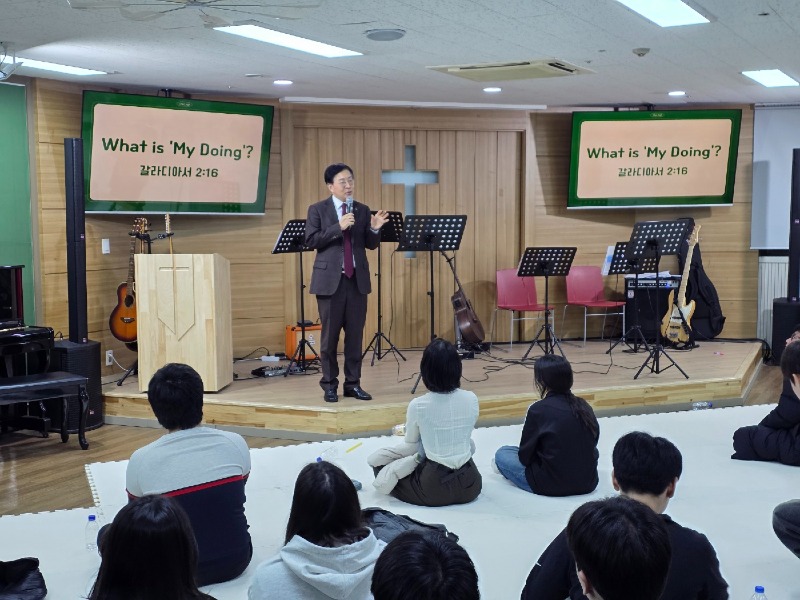 담임 목사님.jpeg